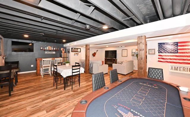 300 E Parkway Estates DRIVE, Oak Creek, WI 53154