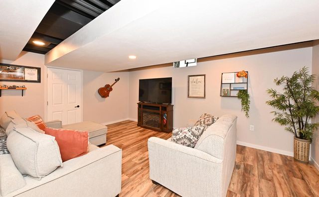 300 E Parkway Estates DRIVE, Oak Creek, WI 53154