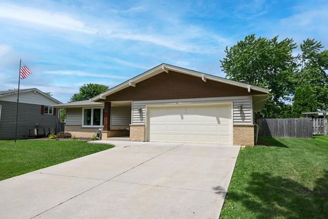 300 E Parkway Estates DRIVE, Oak Creek, WI 53154