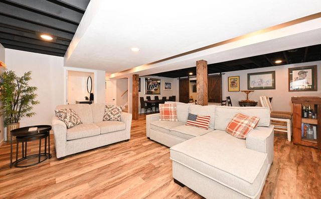 300 E Parkway Estates DRIVE, Oak Creek, WI 53154