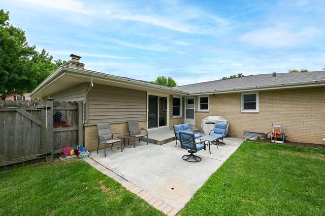 300 E Parkway Estates DRIVE, Oak Creek, WI 53154