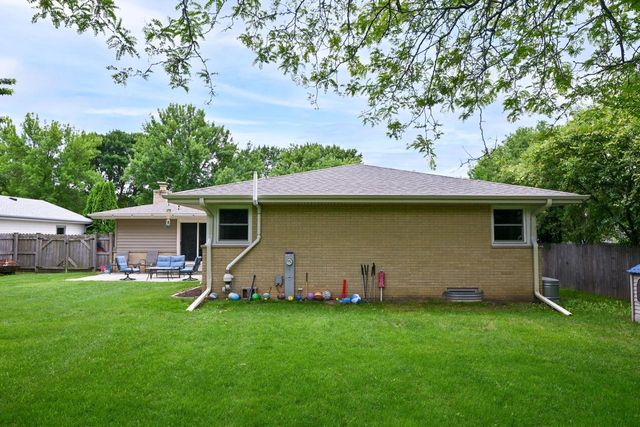 300 E Parkway Estates DRIVE, Oak Creek, WI 53154