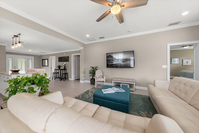 209 LIVE OAK LANE, Largo, FL 33770