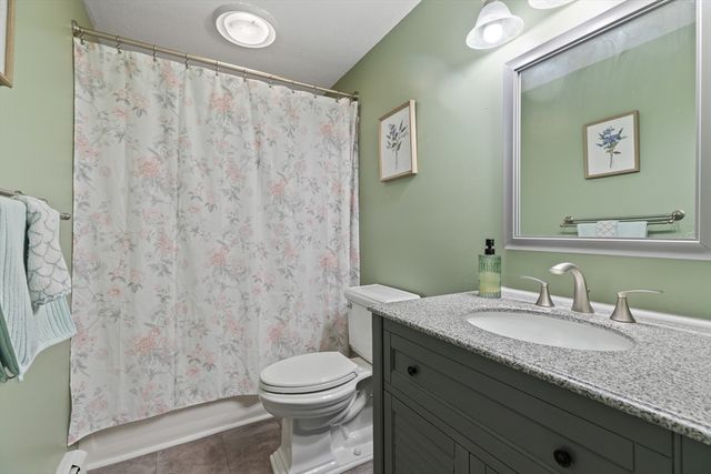 474 Twin Lakes Dr 474, Halifax, MA 02338