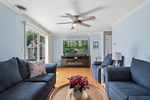 474 Twin Lakes Dr 474, Halifax, MA 02338