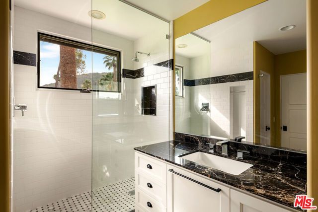 467 W Via Lola, Palm Springs, CA 92262