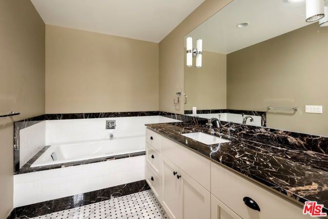 467 W Via Lola, Palm Springs, CA 92262