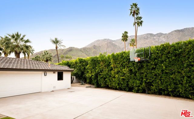 467 W Via Lola, Palm Springs, CA 92262