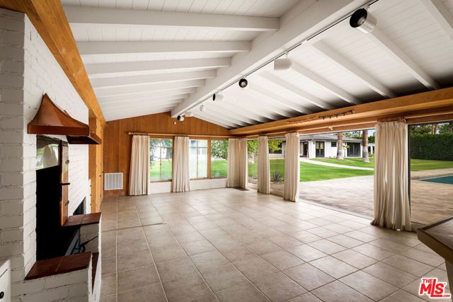 467 W Via Lola, Palm Springs, CA 92262