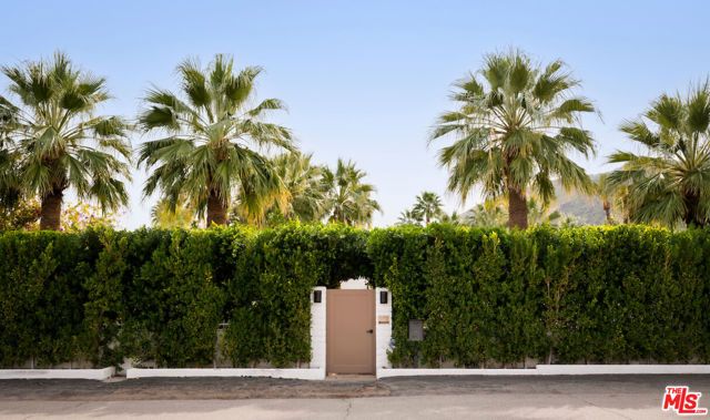 467 W Via Lola, Palm Springs, CA 92262
