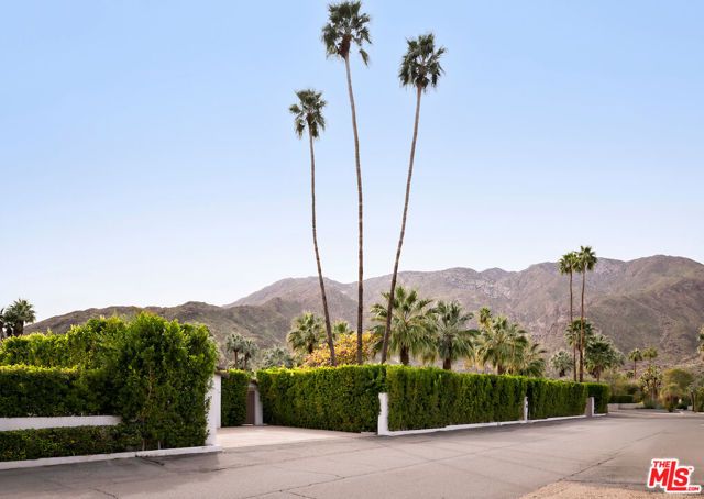 467 W Via Lola, Palm Springs, CA 92262
