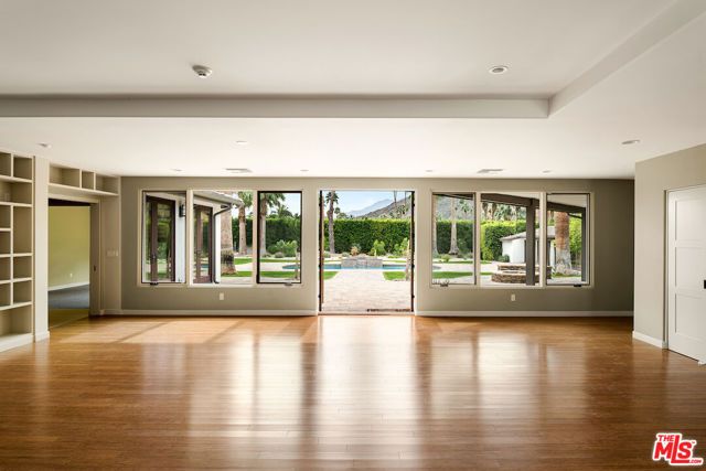 467 W Via Lola, Palm Springs, CA 92262