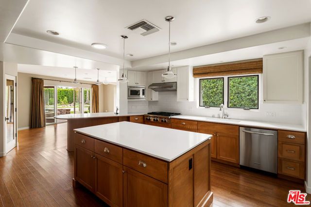 467 W Via Lola, Palm Springs, CA 92262