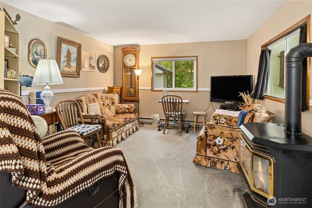 831 Pine Glen Drive, Easton, WA 98925