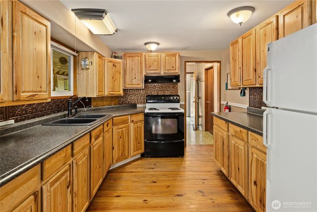 831 Pine Glen Drive, Easton, WA 98925