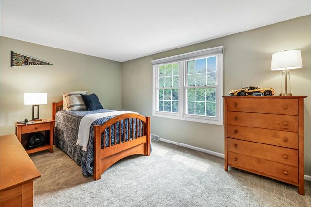 16725 Mary Cliff COURT, Brookfield, WI 53005