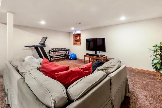 16725 Mary Cliff COURT, Brookfield, WI 53005