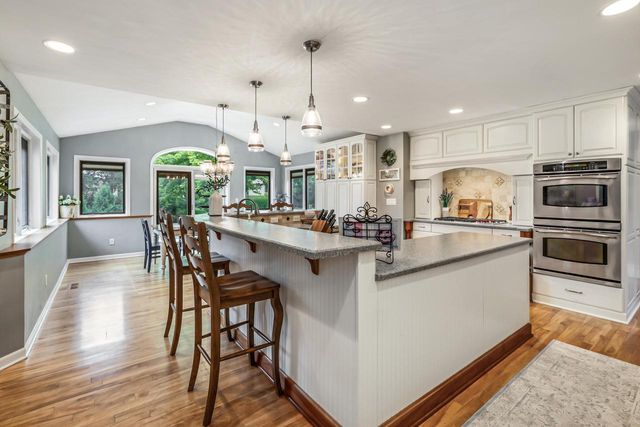 16725 Mary Cliff COURT, Brookfield, WI 53005