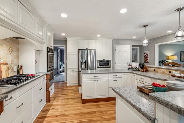16725 Mary Cliff COURT, Brookfield, WI 53005