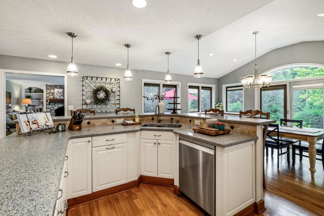 16725 Mary Cliff COURT, Brookfield, WI 53005