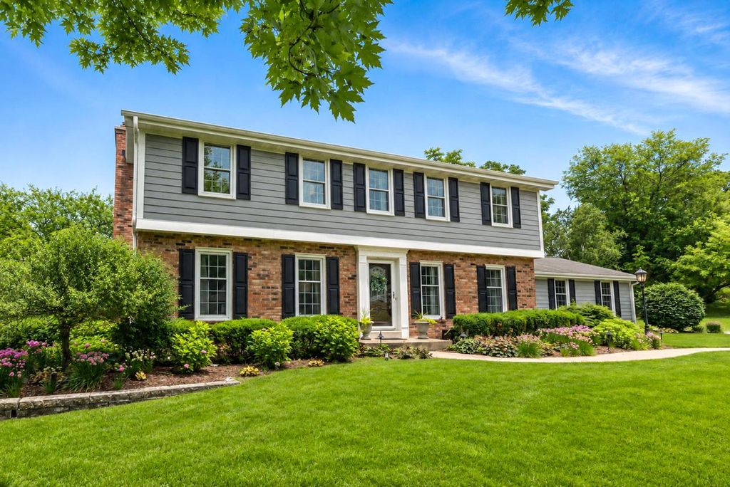 16725 Mary Cliff COURT, Brookfield, WI 53005