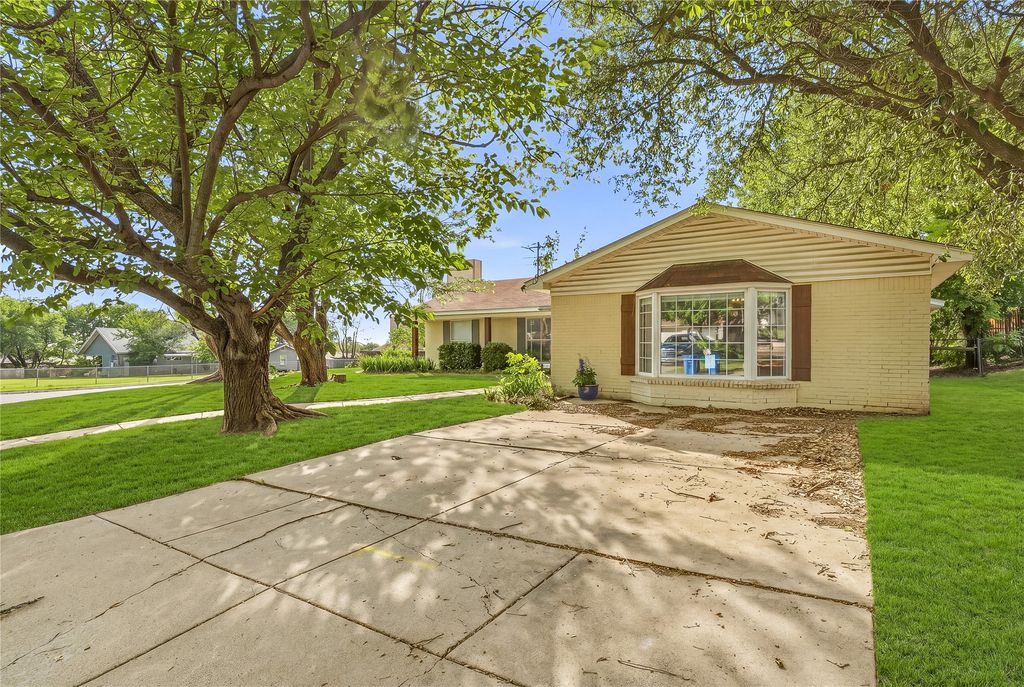 151 Chestnut Street, Aledo, TX 76008