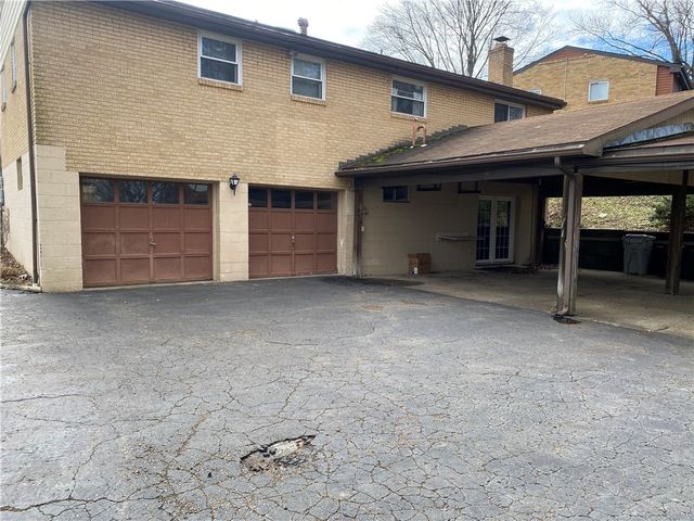 705 Redstone Dr, Shaler, PA 15101