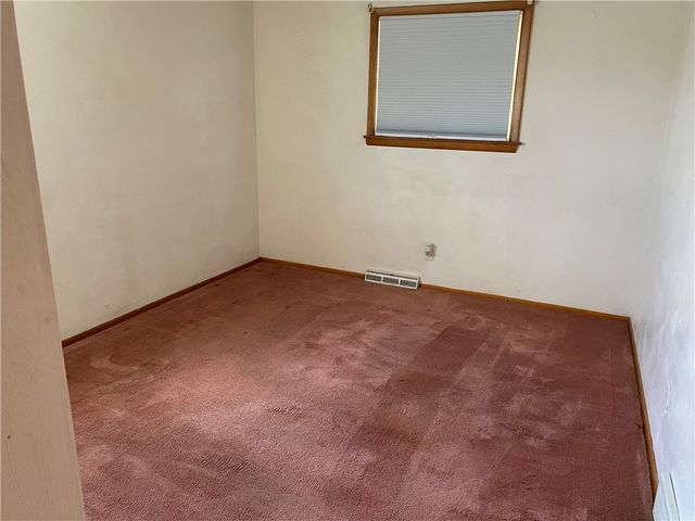 705 Redstone Dr, Shaler, PA 15101