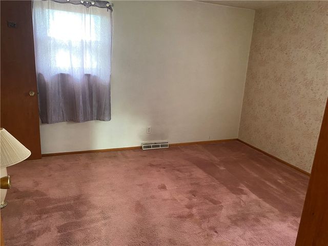 705 Redstone Dr, Shaler, PA 15101