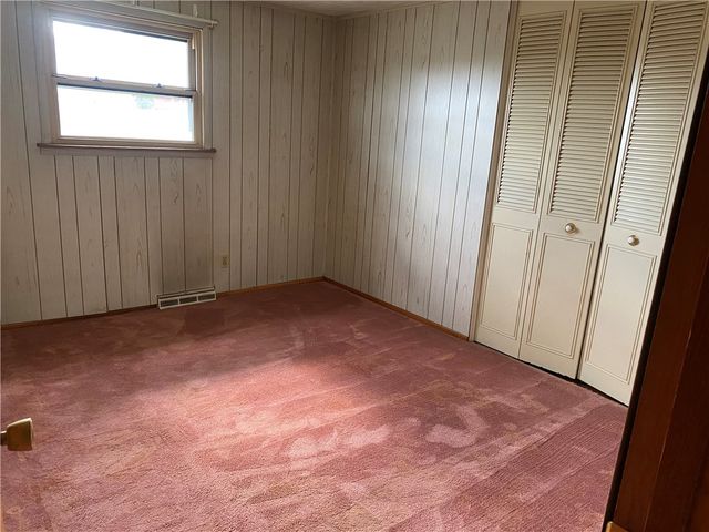 705 Redstone Dr, Shaler, PA 15101