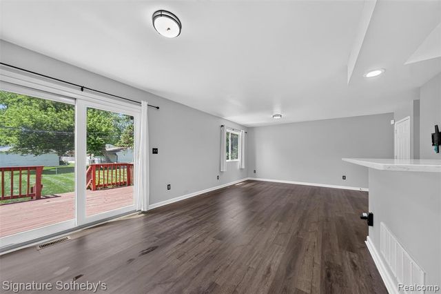 20209 Inkster Road, Livonia, MI 48152