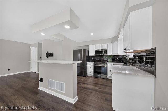 20209 Inkster Road, Livonia, MI 48152
