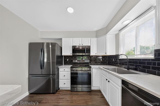 20209 Inkster Road, Livonia, MI 48152
