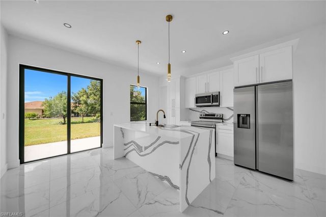 2609 21st ST SW, Lehigh Acres, FL 33976