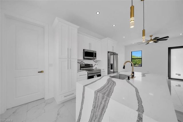2609 21st ST SW, Lehigh Acres, FL 33976