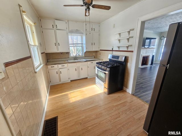 2504 W LAURA Avenue, West Peoria, IL 61604