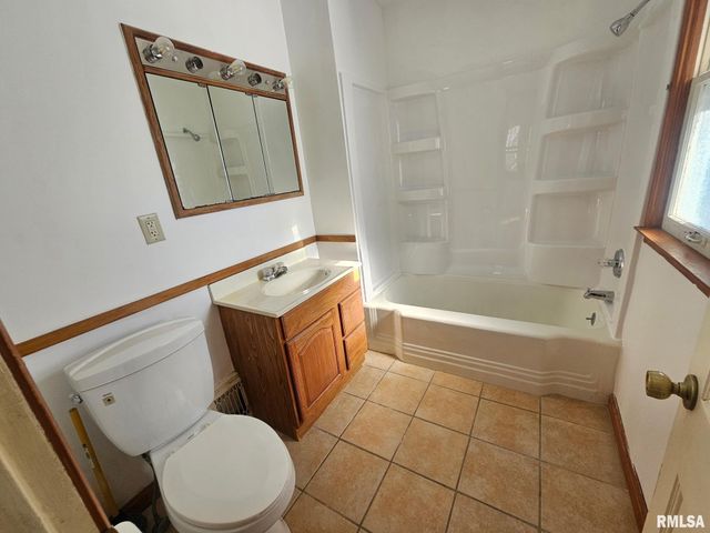 2504 W LAURA Avenue, West Peoria, IL 61604