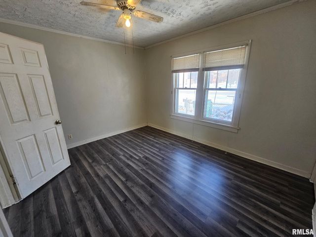 2504 W LAURA Avenue, West Peoria, IL 61604