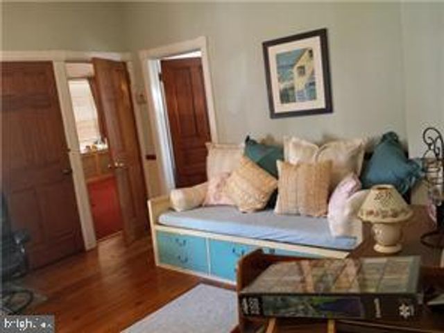 2266 JENKINTOWN, Glenside, PA 19038