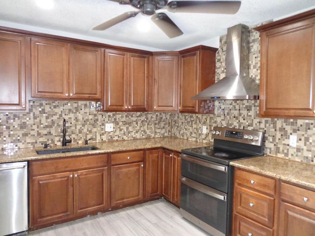 151 Cordoba Circle, Royal Palm Beach, FL 33411