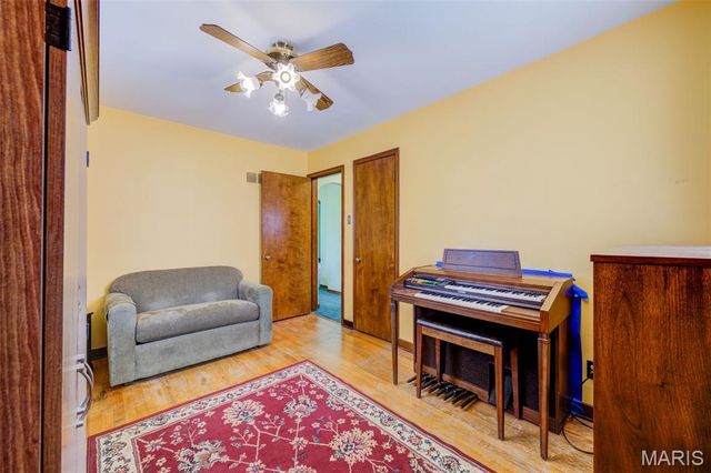 7 Santa Cruz Drive, Florissant, MO 63031