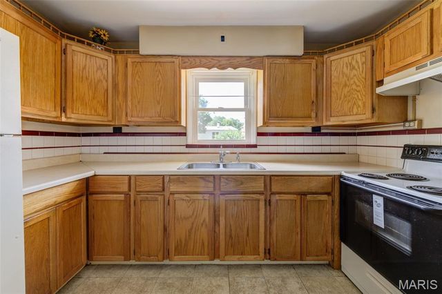 7 Santa Cruz Drive, Florissant, MO 63031