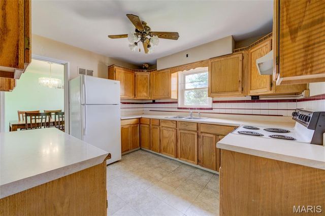 7 Santa Cruz Drive, Florissant, MO 63031