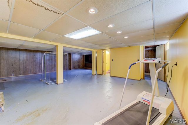 7 Santa Cruz Drive, Florissant, MO 63031