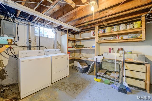 7 Santa Cruz Drive, Florissant, MO 63031