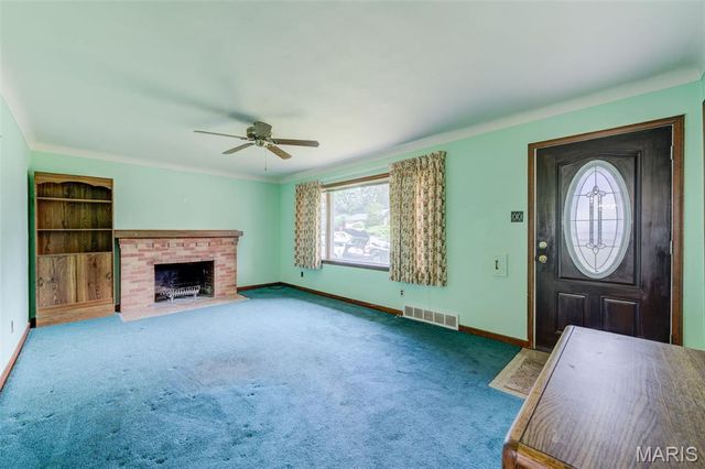 7 Santa Cruz Drive, Florissant, MO 63031