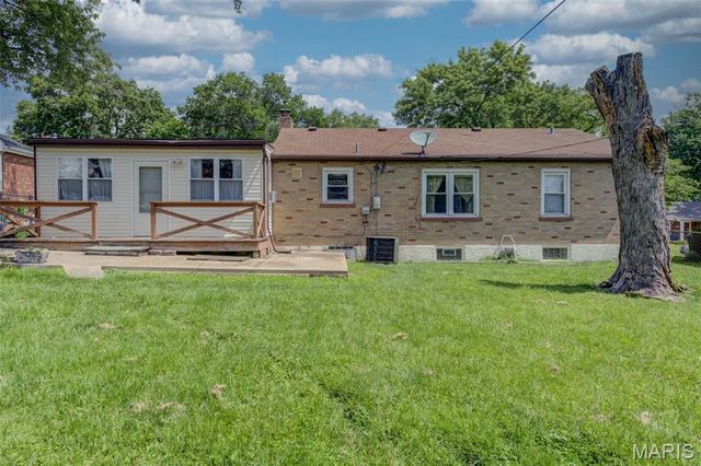 7 Santa Cruz Drive, Florissant, MO 63031