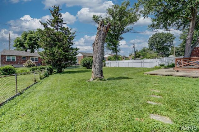7 Santa Cruz Drive, Florissant, MO 63031