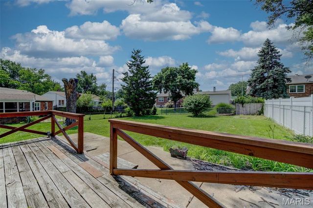 7 Santa Cruz Drive, Florissant, MO 63031