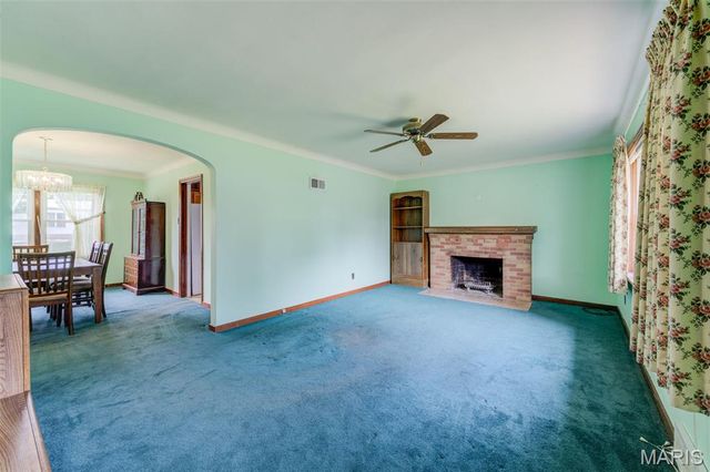 7 Santa Cruz Drive, Florissant, MO 63031